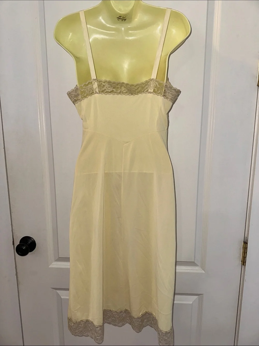 Vtg  50s/60s Artemis Creamy Yellow Full Nylon Slip with Tan Lace Trim Details - Picture 6 of 8